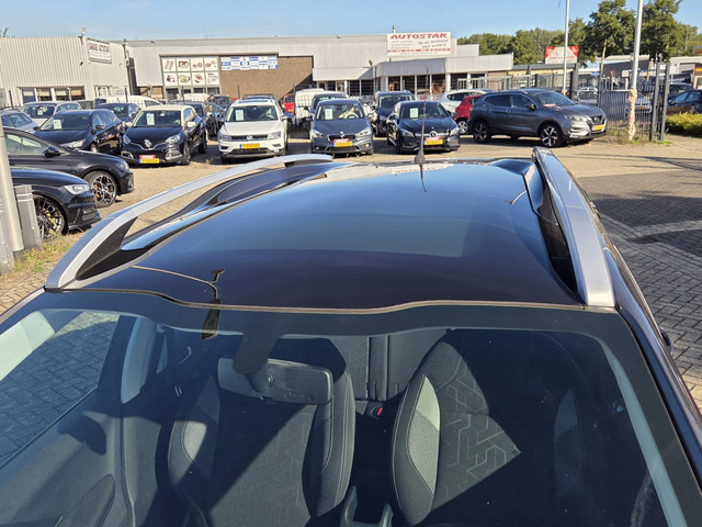 Foto 8 van Peugeot 2008 1.2 Blue Lion/PANO/NAVI/NEIUW DIS RIEM