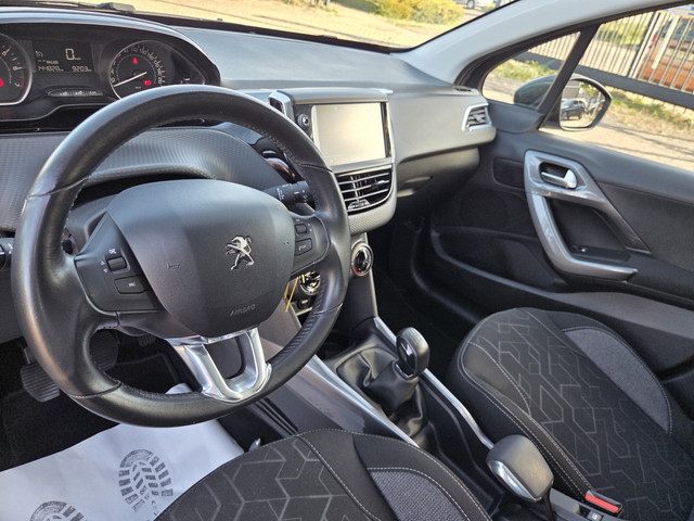 Peugeot 2008 1.2 Blue Lion/PANO/NAVI/NEIUW DIS RIEM