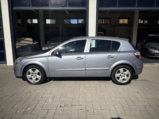 Foto 10 van Opel Astra 1.6 Edition APK 5/2027 (bj 2005)