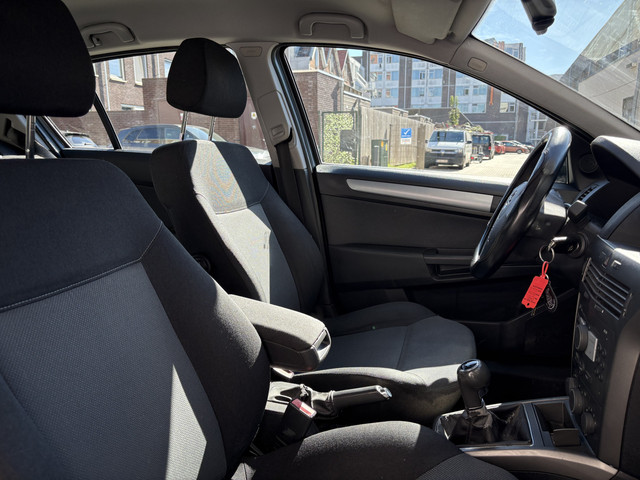Foto 5 van Opel Astra 1.6 Edition APK 5/2027 (bj 2005)