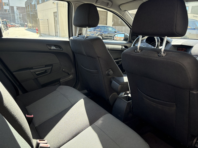 Foto 3 van Opel Astra 1.6 Edition APK 5/2027 (bj 2005)