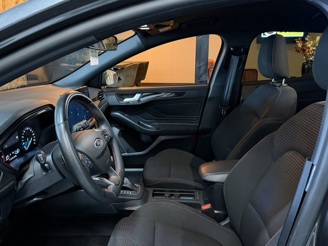 Foto 5 van Ford Focus Wagon 1.0 EcoBoost Mild-Hybrid ST-Line | Automaat | StuurVW | StoelVW | CarPlay | Navi |