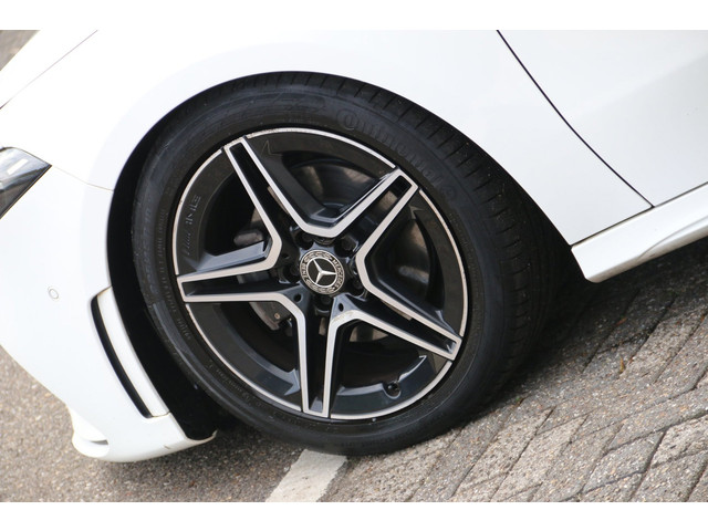 Foto 4 van Mercedes-Benz A-klasse 180 Business Solution AMG