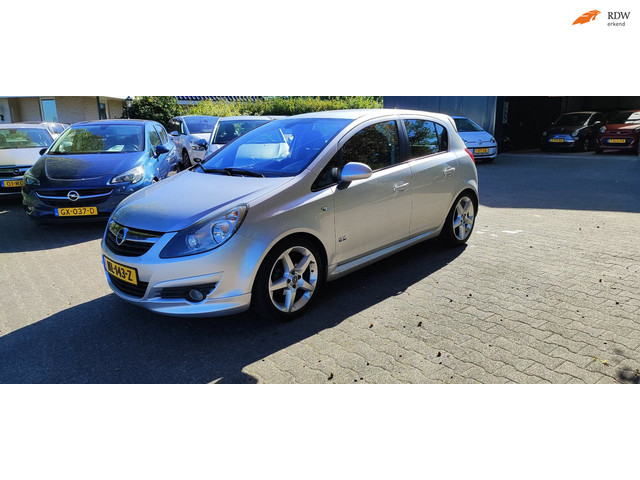 Foto 3 van Opel Corsa 1.4-16V Cosmo bj 2010 OPC line airco