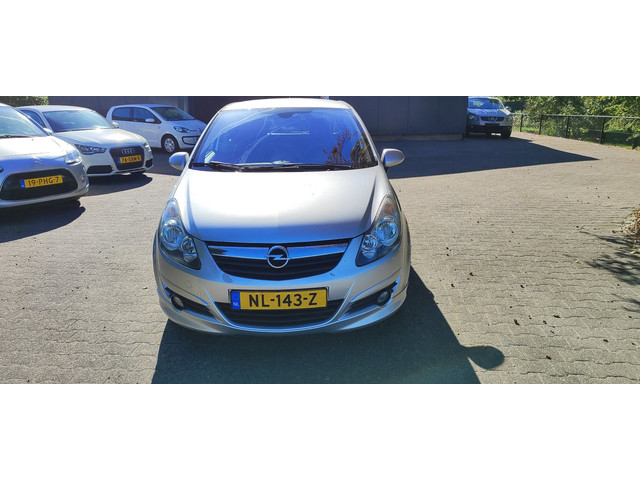 Foto 4 van Opel Corsa 1.4-16V Cosmo bj 2010 OPC line airco