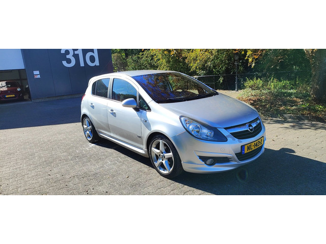 Foto 5 van Opel Corsa 1.4-16V Cosmo bj 2010 OPC line airco