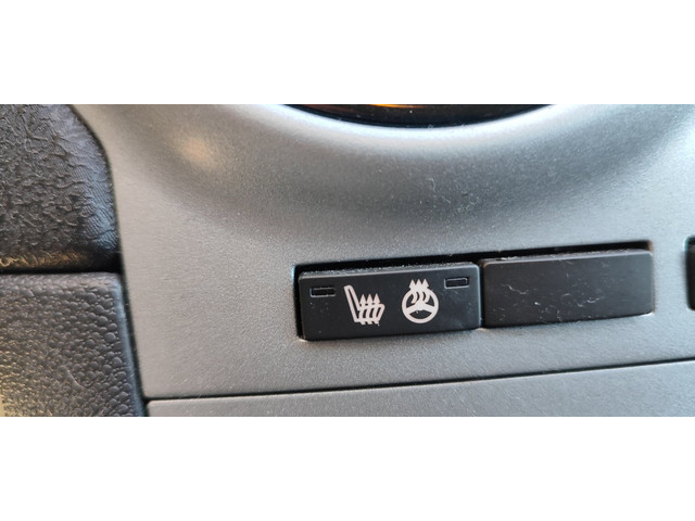 Foto 2 van Opel Corsa 1.4-16V Cosmo bj 2010 OPC line airco