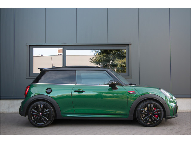 Foto 2 van MINI 3-deurs 2.0 John Cooper Works 231PK | Pro Exhaust | Pano | ACC | HUD | Camera | KeyLess | Stuur