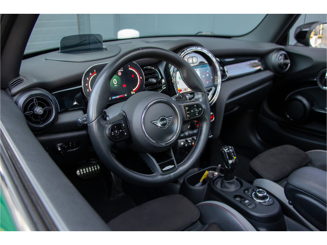 Foto 4 van MINI 3-deurs 2.0 John Cooper Works 231PK | Pro Exhaust | Pano | ACC | HUD | Camera | KeyLess | Stuur