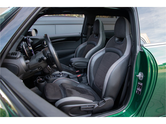 Foto 5 van MINI 3-deurs 2.0 John Cooper Works 231PK | Pro Exhaust | Pano | ACC | HUD | Camera | KeyLess | Stuur