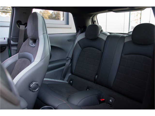 Foto 6 van MINI 3-deurs 2.0 John Cooper Works 231PK | Pro Exhaust | Pano | ACC | HUD | Camera | KeyLess | Stuur