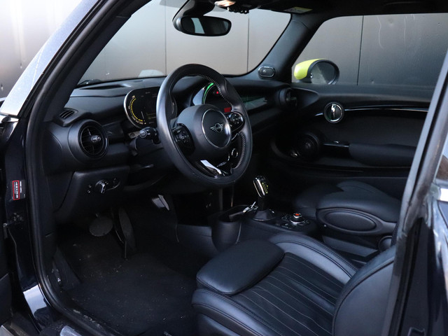 Foto 2 van MINI Electric cooper S 33 kWh | LEDER | PANO-DAK | CAMERA | H&K | HEAD-UP | CRUISE | NAVI | STOELVER