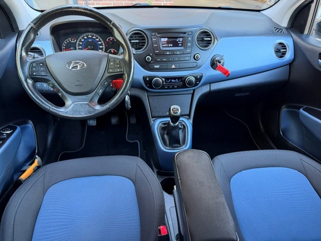 Foto 6 van Hyundai I10 1.0i i-Motion Premium /bj.2014 / kleur: grijs / NAP met 142036 km./ APK 09/2027 / climat