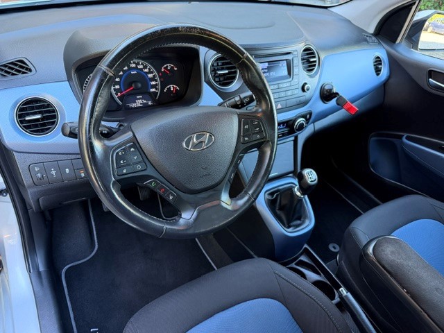 Foto 7 van Hyundai I10 1.0i i-Motion Premium /bj.2014 / kleur: grijs / NAP met 142036 km./ APK 09/2027 / climat
