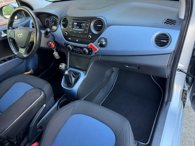 Foto 8 van Hyundai I10 1.0i i-Motion Premium /bj.2014 / kleur: grijs / NAP met 142036 km./ APK 09/2027 / climat