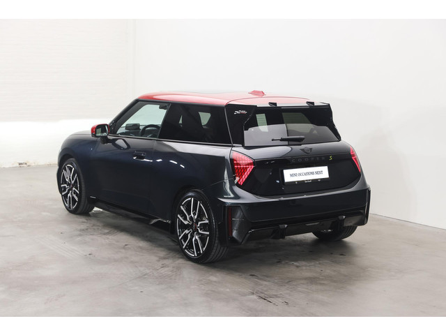Foto 10 van MINI Hatchback Cooper SE / John Cooper Works / Pakket XL / John Cooper Works / Pakket XL / 18" JCW L