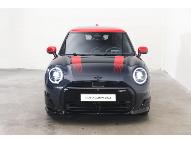 Foto 7 van MINI Hatchback Cooper SE / John Cooper Works / Pakket XL / John Cooper Works / Pakket XL / 18" JCW L
