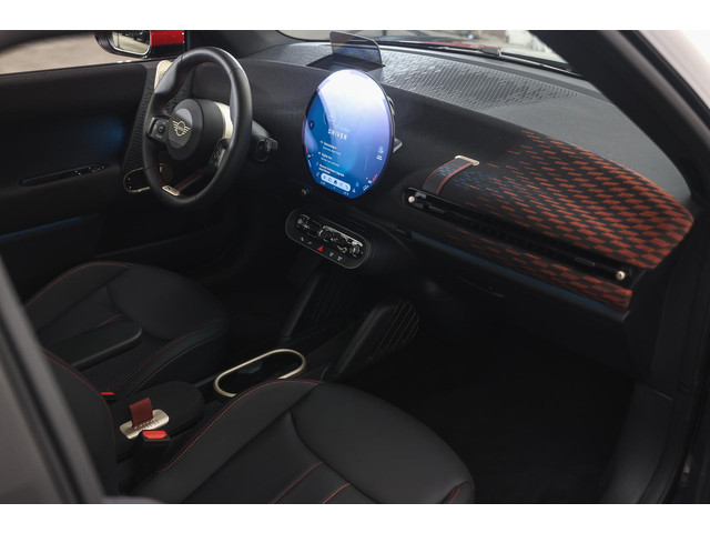 Foto 4 van MINI Hatchback Cooper SE / John Cooper Works / Pakket XL / John Cooper Works / Pakket XL / 18" JCW L