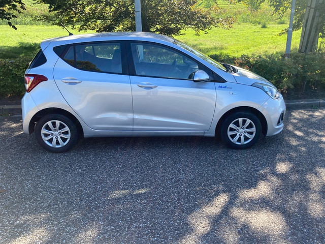 Foto 3 van Hyundai I10 1.0i i-Motion Comfort Plus rijklaar incl. nw apk!!
