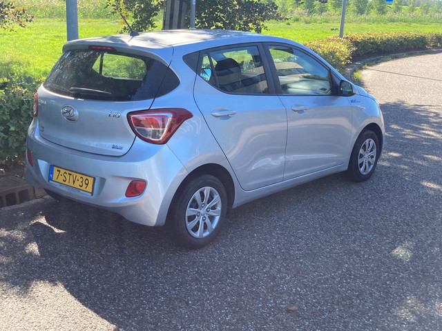 Foto 4 van Hyundai I10 1.0i i-Motion Comfort Plus rijklaar incl. nw apk!!