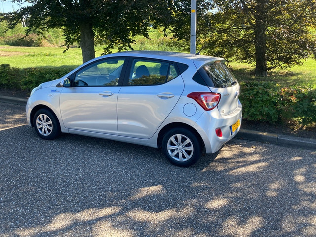 Foto 8 van Hyundai I10 1.0i i-Motion Comfort Plus rijklaar incl. nw apk!!