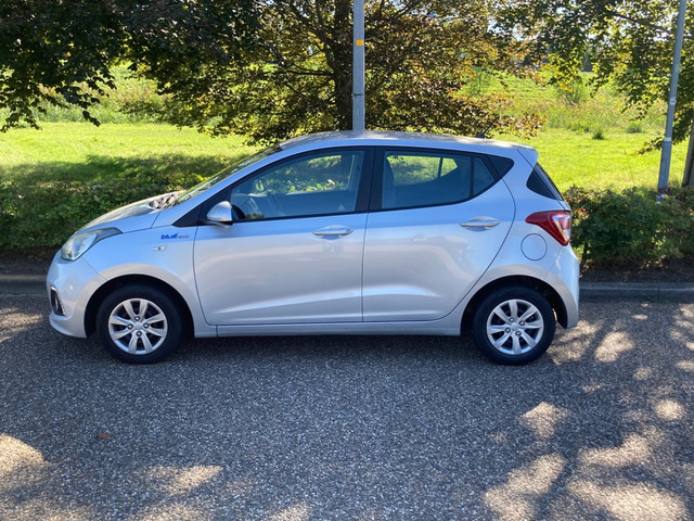 Foto 9 van Hyundai I10 1.0i i-Motion Comfort Plus rijklaar incl. nw apk!!