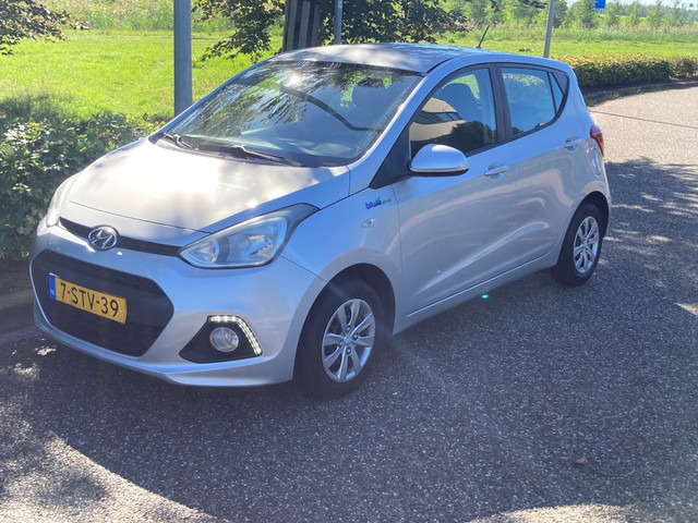 Foto 10 van Hyundai I10 1.0i i-Motion Comfort Plus rijklaar incl. nw apk!!