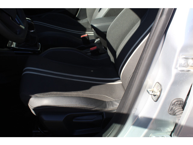 Foto 4 van Opel Corsa 1.2-75pk Sport. In nieuwstaat verkerende Opel Corsa ! Autm. airco, cruise control, Apple