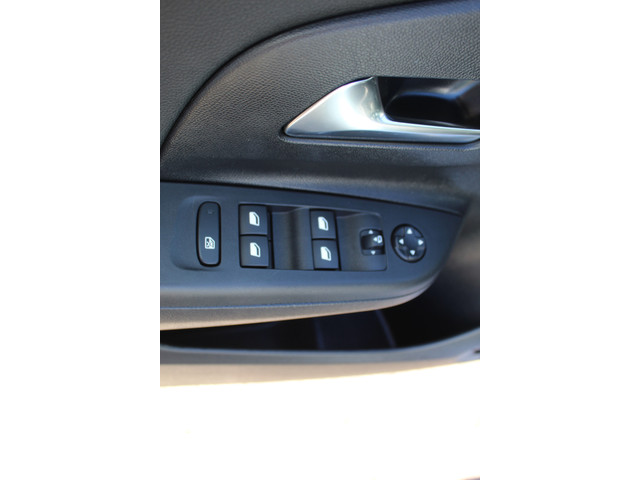 Foto 5 van Opel Corsa 1.2-75pk Sport. In nieuwstaat verkerende Opel Corsa ! Autm. airco, cruise control, Apple