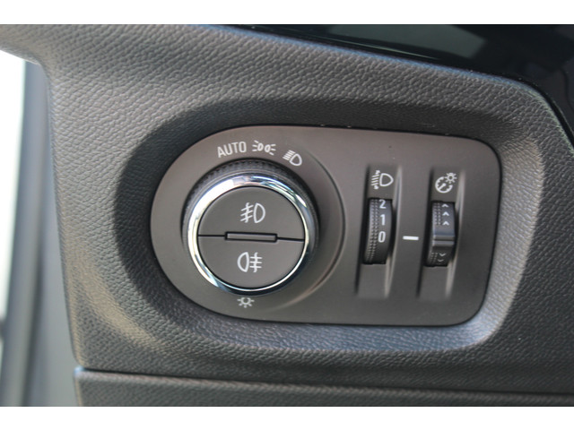 Foto 6 van Opel Corsa 1.2-75pk Sport. In nieuwstaat verkerende Opel Corsa ! Autm. airco, cruise control, Apple