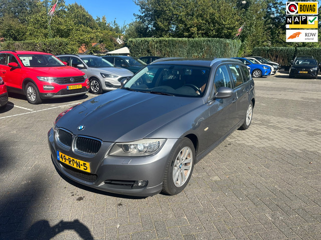 BMW 3-serie Touring 318i Luxury Line , automaat , leer , navigatie , pdc