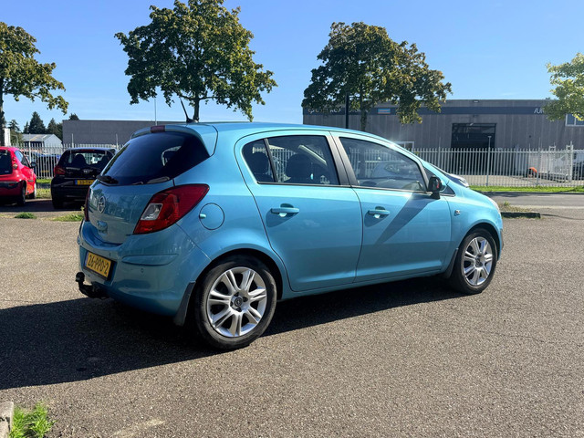 Foto 6 van Opel Corsa 1.4-16V Cosmo|Automaat|Trekhaak|Airco|NAP|APK|