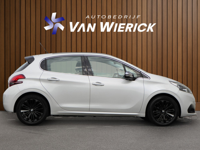 Foto 3 van Peugeot 208 1.2 82PK Tech Edition! | Carplay | Panoramadak | Sportvelgen