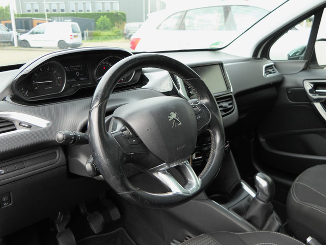 Foto 5 van Peugeot 208 1.2 82PK Tech Edition! | Carplay | Panoramadak | Sportvelgen