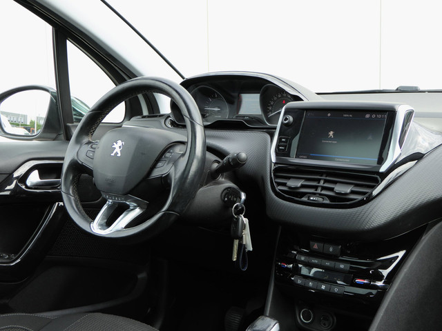 Foto 9 van Peugeot 208 1.2 82PK Tech Edition! | Carplay | Panoramadak | Sportvelgen