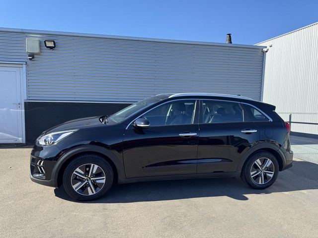 Foto 3 van Kia Niro 1.6 GDi Hybrid Style Edition Schuif/kanteldak, Trekhaak, 1e eign. NL-auto! Navigatie, Achte