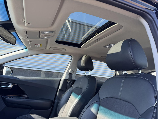 Foto 10 van Kia Niro 1.6 GDi Hybrid Style Edition Schuif/kanteldak, Trekhaak, 1e eign. NL-auto! Navigatie, Achte
