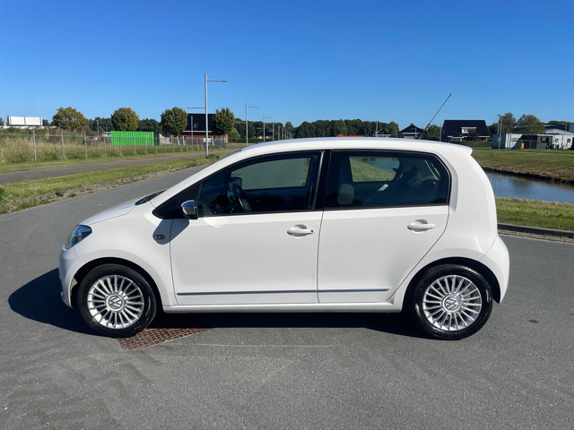 Foto 10 van Volkswagen Up! 1.0 move up! 2014 navi / lmv / airco / elek pakket