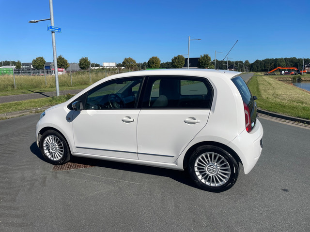 Foto 9 van Volkswagen Up! 1.0 move up! 2014 navi / lmv / airco / elek pakket