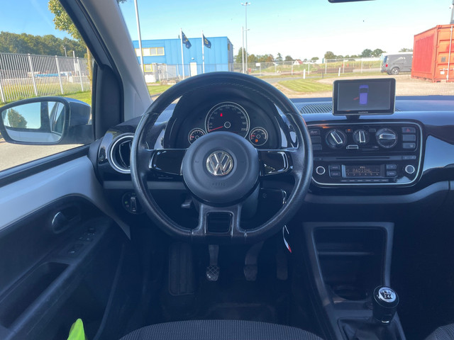 Foto 4 van Volkswagen Up! 1.0 move up! 2014 navi / lmv / airco / elek pakket