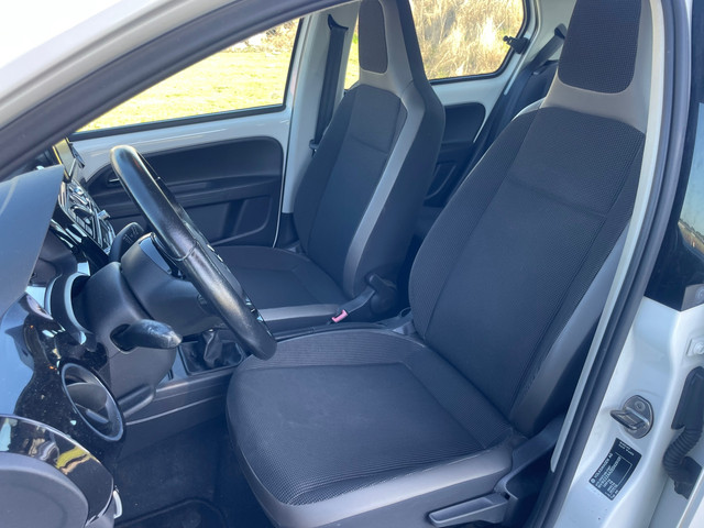 Foto 2 van Volkswagen Up! 1.0 move up! 2014 navi / lmv / airco / elek pakket