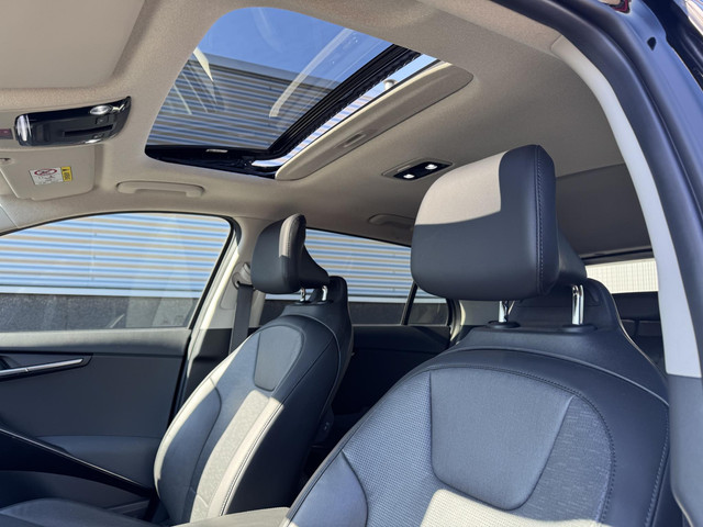 Kia Niro 1.6 GDi PHEV ExecutiveLine Schuif/kanteldak, Trekhaak, NL-auto, Stoelkoeling- & verwarming,