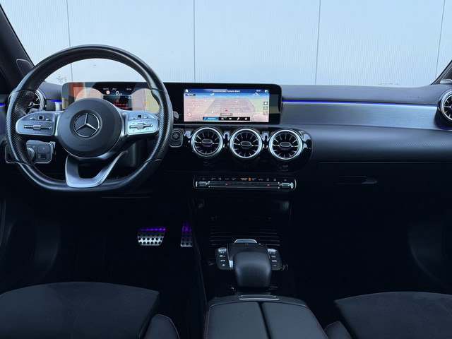 Foto 3 van Mercedes-Benz A-Klasse 250 e Premium Plus Automaat AMG-Pakket/SOH 97,5%.