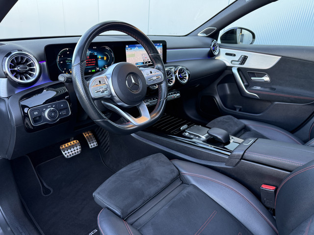 Foto 10 van Mercedes-Benz A-Klasse 250 e Premium Plus Automaat AMG-Pakket/SOH 97,5%.