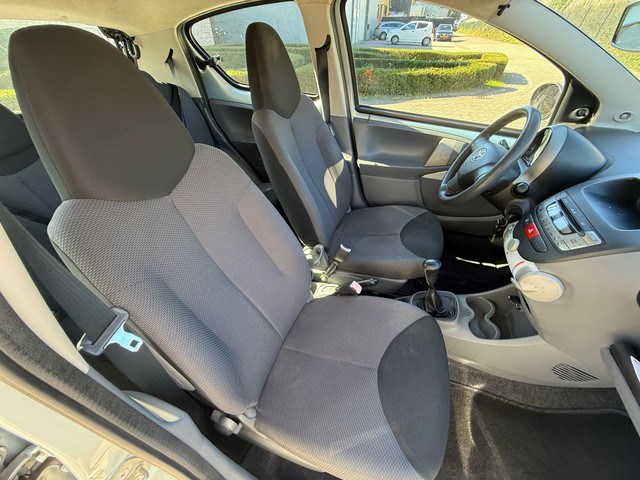 Foto 6 van Toyota Aygo 1.0-12V + NL I NWE KOPPELING I NWE APK I NETTE AUTO I INRUILKOOPJE