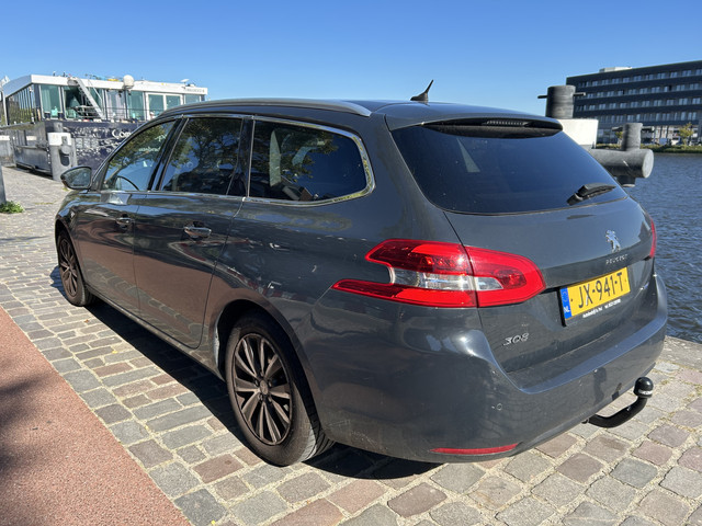 Foto 6 van Peugeot 308 SW 1.2 PureTech Blue Lease Premium panodak airco/ecc navigatie apk