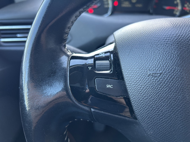 Peugeot 308 SW 1.2 PureTech Blue Lease Premium panodak airco/ecc navigatie apk