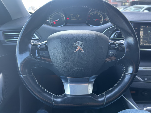 Foto 10 van Peugeot 308 SW 1.2 PureTech Blue Lease Premium panodak airco/ecc navigatie apk