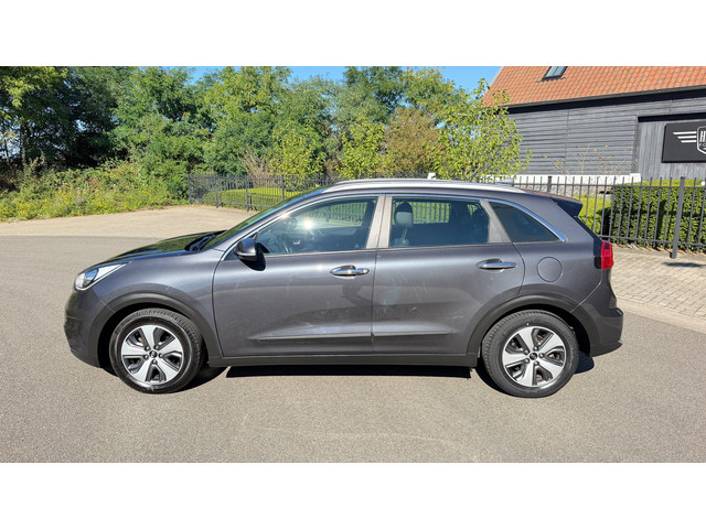 Foto 8 van Kia Niro 1.6 GDi Hybrid DynamicLine Airco/Ecc Leer Navi Camera