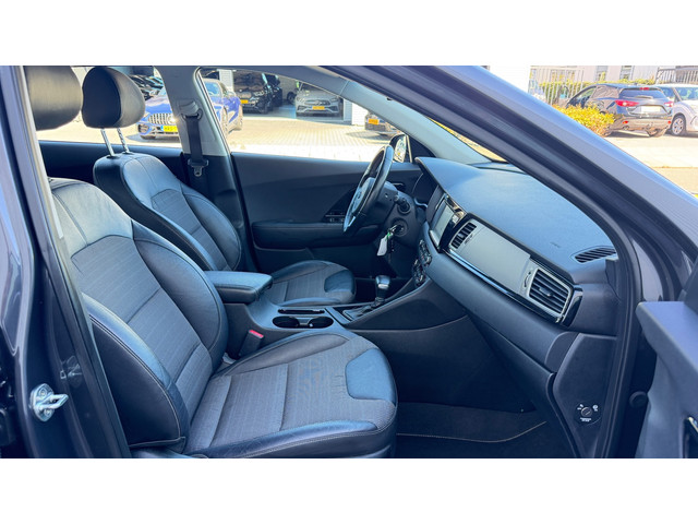 Foto 6 van Kia Niro 1.6 GDi Hybrid DynamicLine Airco/Ecc Leer Navi Camera